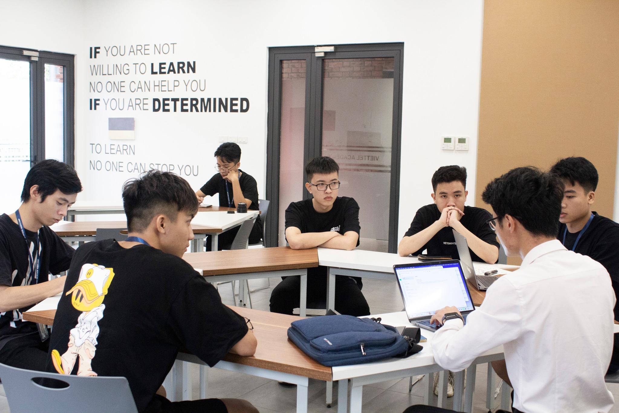 Hình ảnh hoạt động của CLB Câu lạc bộ Khoa học công nghệ trong Kinh tế và Kinh doanh với URL: https://edus3.leaderbook.com/prod/upload/img/66449e5450802f00537d54c5-cte.jpg