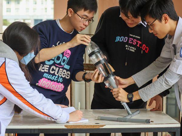 Hình ảnh hoạt động của CLB PYHA - Physics & Youth Hanoi - Amsterdam với URL: https://edus3.leaderbook.com/prod/upload/img/669f8a497aa44b00516970f6-hdong 1.jpg