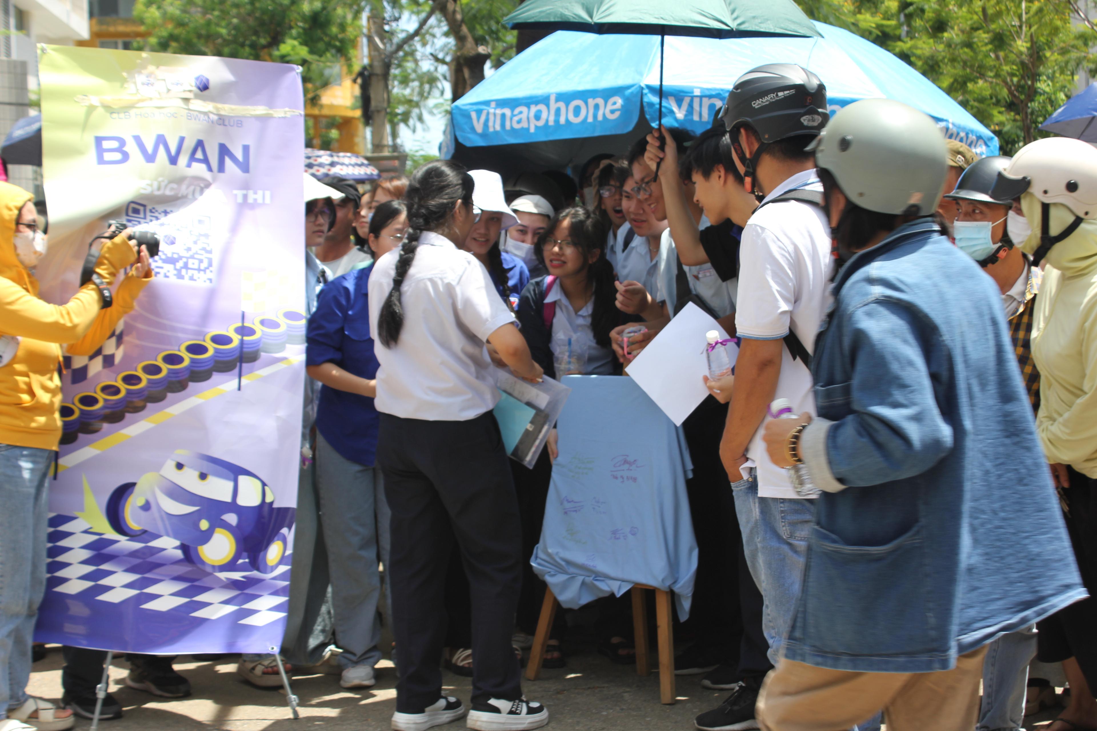 Hình ảnh của TIẾP SỨC MÙA THI