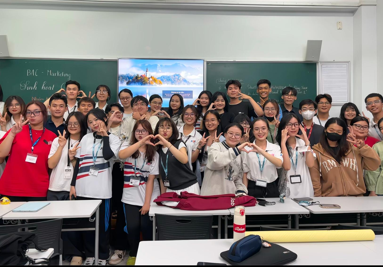Hình ảnh hoạt động của CLB BAC MARKETING với URL: https://edus3.leaderbook.com/prod/upload/img/67908a1259a3e900528c7592-IMG_3060.jpeg