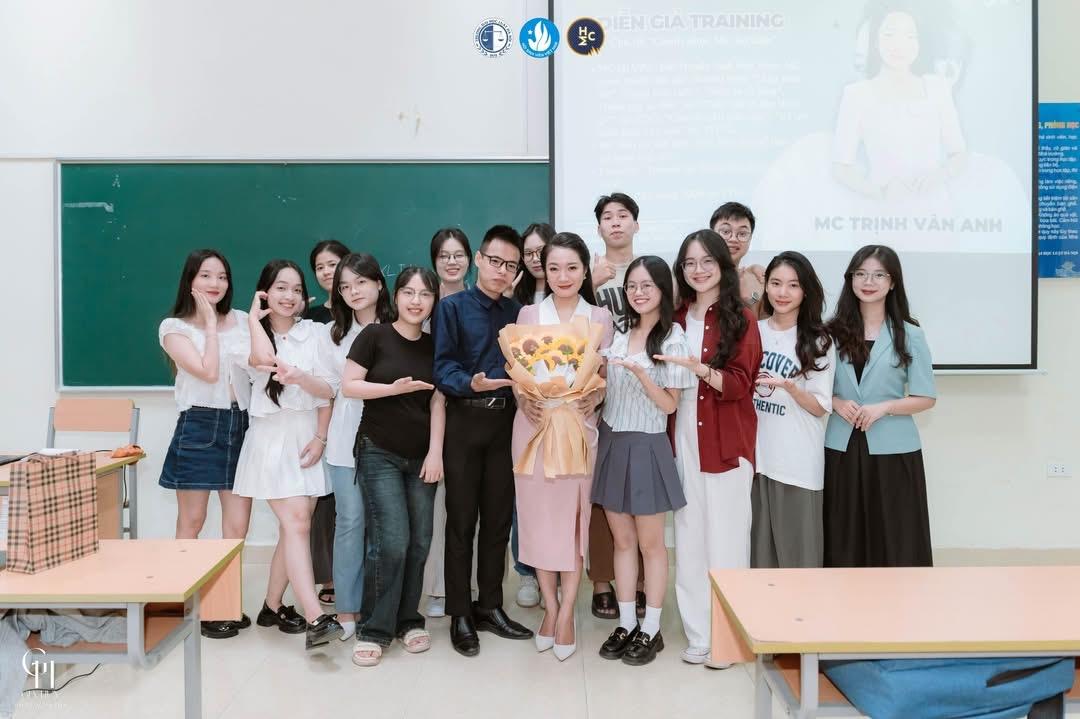 Hình ảnh hoạt động của CLB Câu lạc bộ MC Trường Đại học Luật Hà Nội với URL: https://edus3.leaderbook.com/prod/upload/img/67d9a433ff12e3005112dc15-IMG_0518.JPG