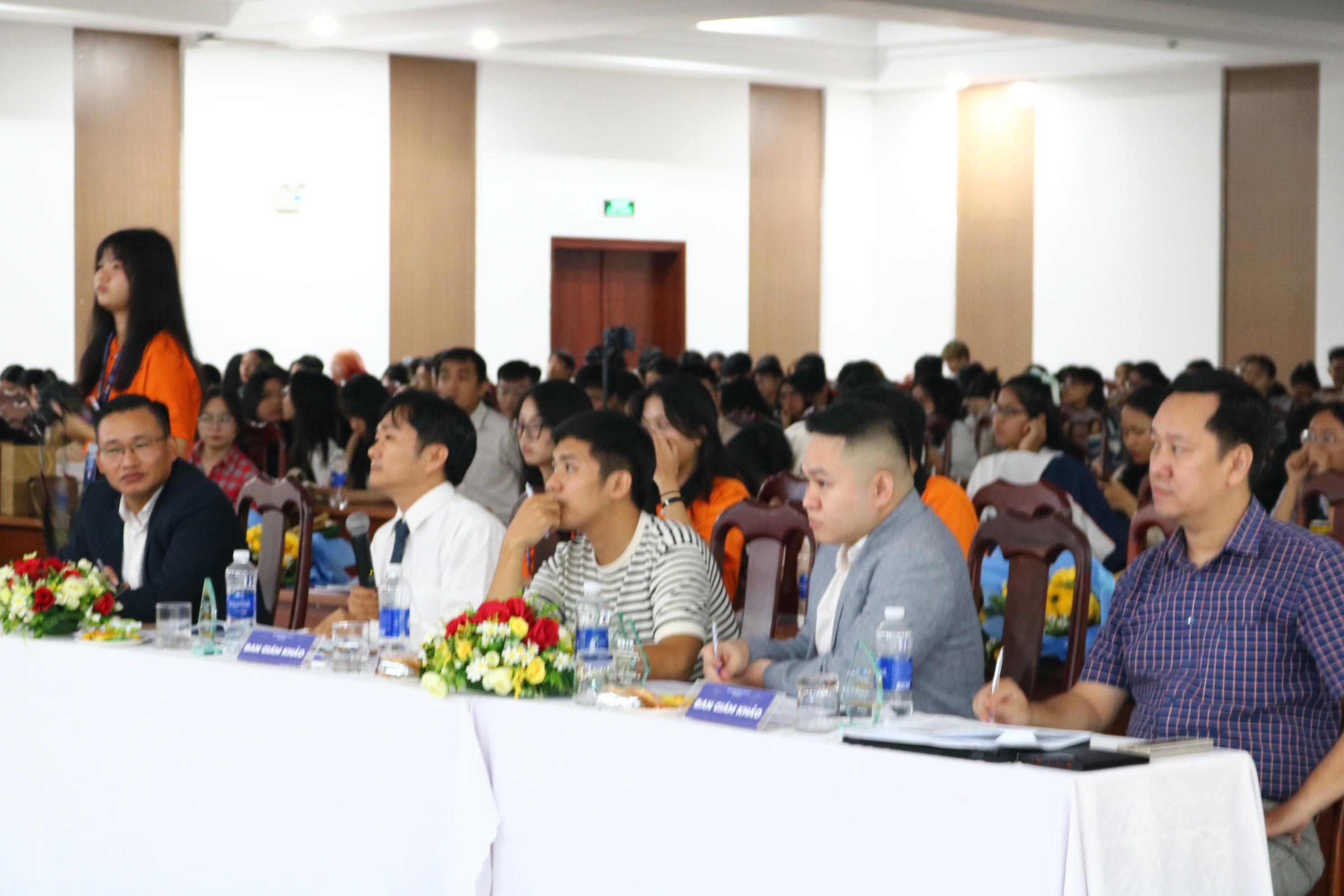 Hình ảnh hoạt động của CLB ITB CLUB (Information Technology for Business) với URL: https://edus3.leaderbook.com/prod/upload/img/68089ec71a12c6005167ded1-490700356_1214389507365034_1480521424226846221_n.jpg