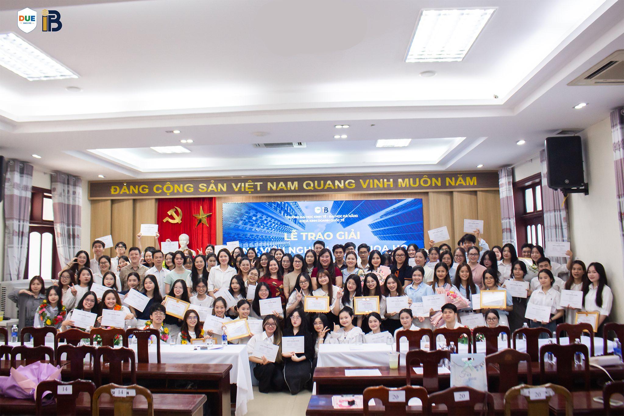 Hình ảnh hoạt động của CLB IB Plus  với URL: https://edus3.leaderbook.com/prod/upload/img/68d4232945d50600552083c7-3.jpg