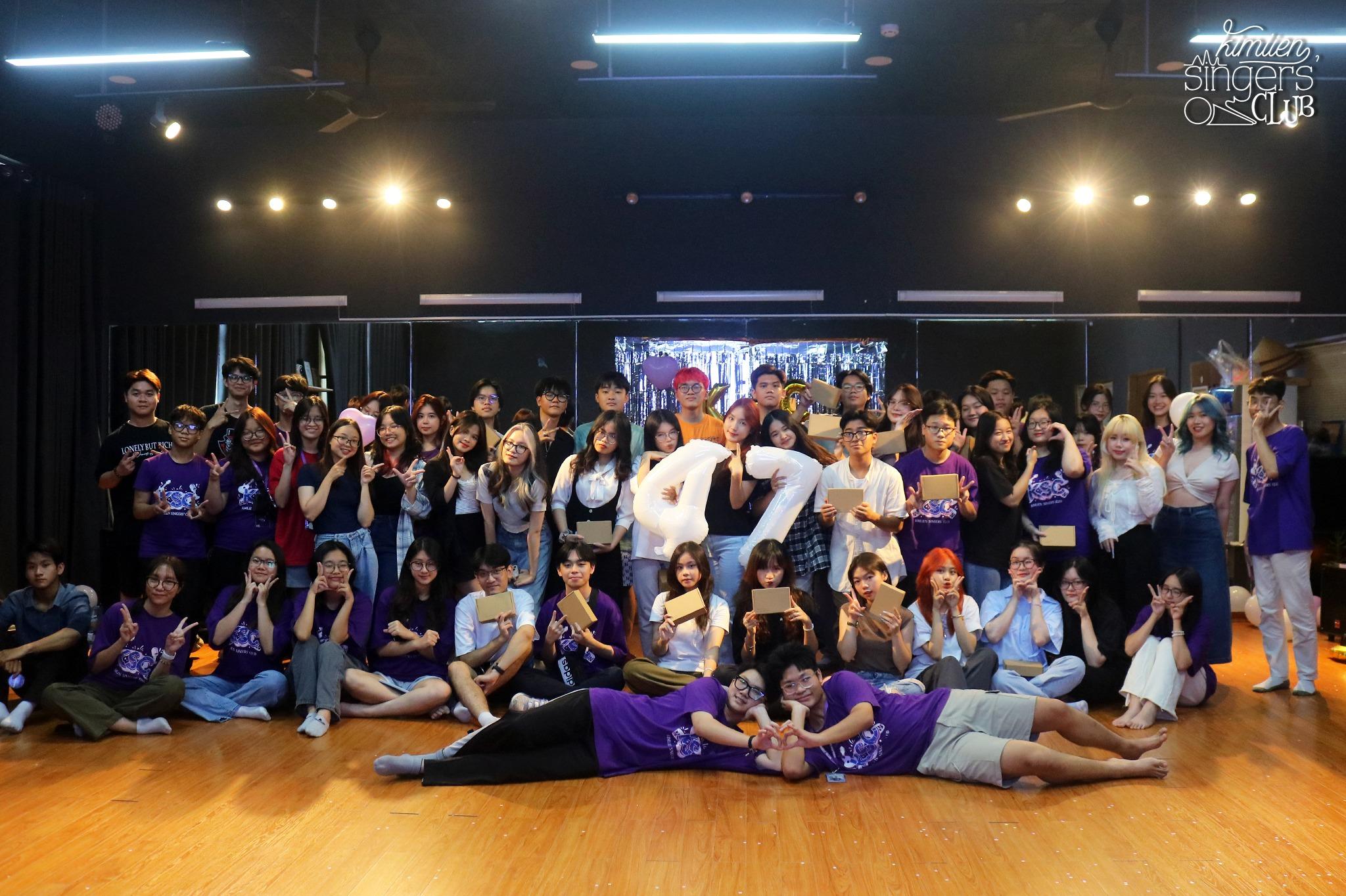 Hình ảnh hoạt động của CLB KSC - Kimlien Singers' Club với URL: https://edus3.leaderbook.com/prod/upload/img/662a3d81a3975700513165bf-396445077_913916563500079_3135083490858016721_n.jpg