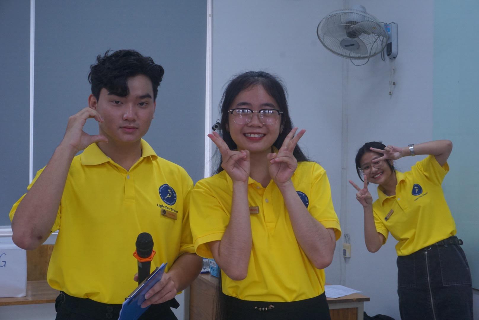 Hình ảnh hoạt động của CLB CLB THẮP SÁNG ƯỚC MƠ UEL với URL: https://edus3.leaderbook.com/prod/upload/img/662b7a03b00f2f0052869da1-z5070910886978_d671f423bc192bc096157ac98105ac70.jpg