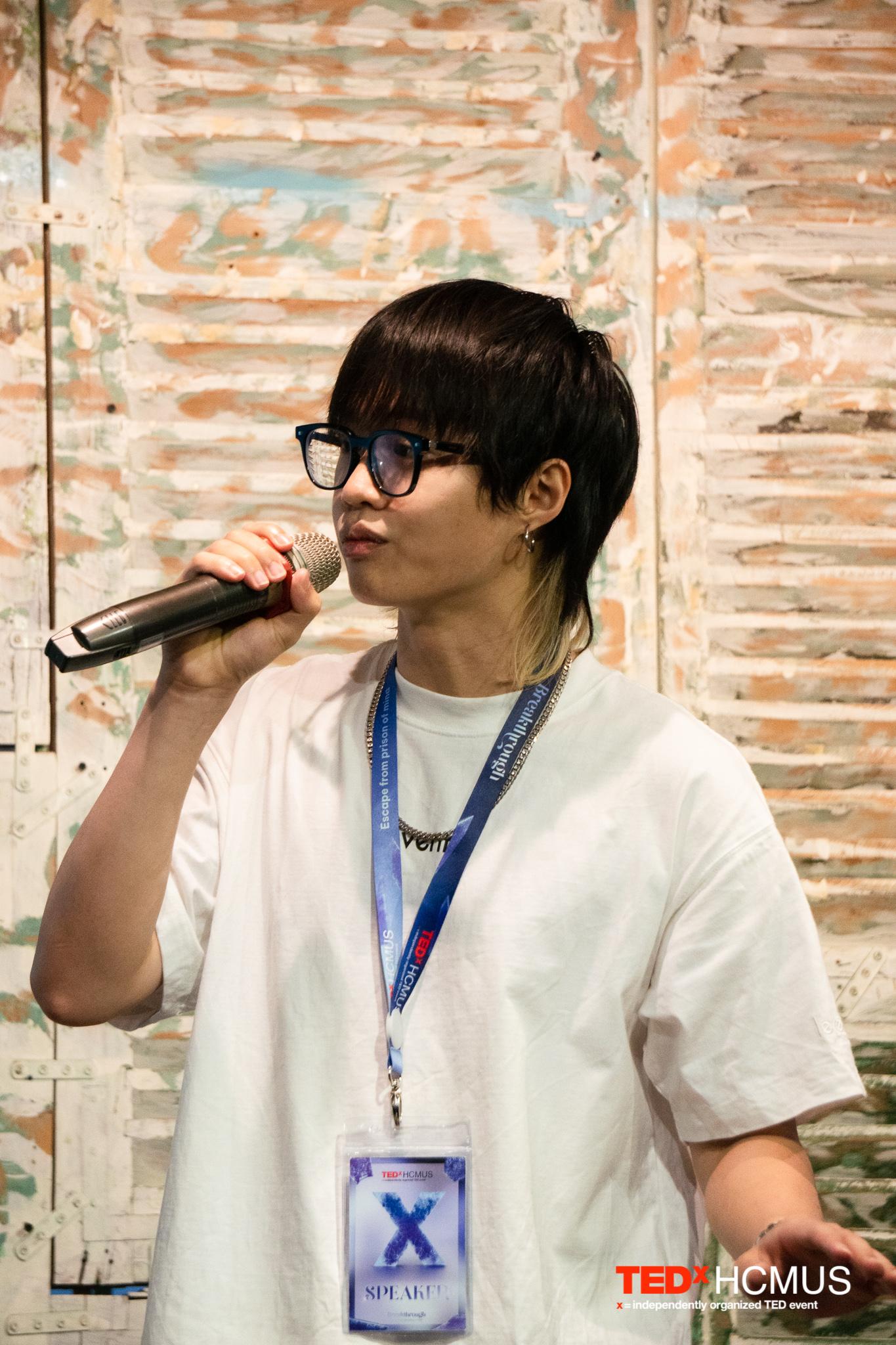 Hình ảnh hoạt động của CLB TEDx HCMUS với URL: https://edus3.leaderbook.com/prod/upload/img/6665c98f04b0510051ba879b-447880952_490202176677810_5625178920543333869_n.jpg