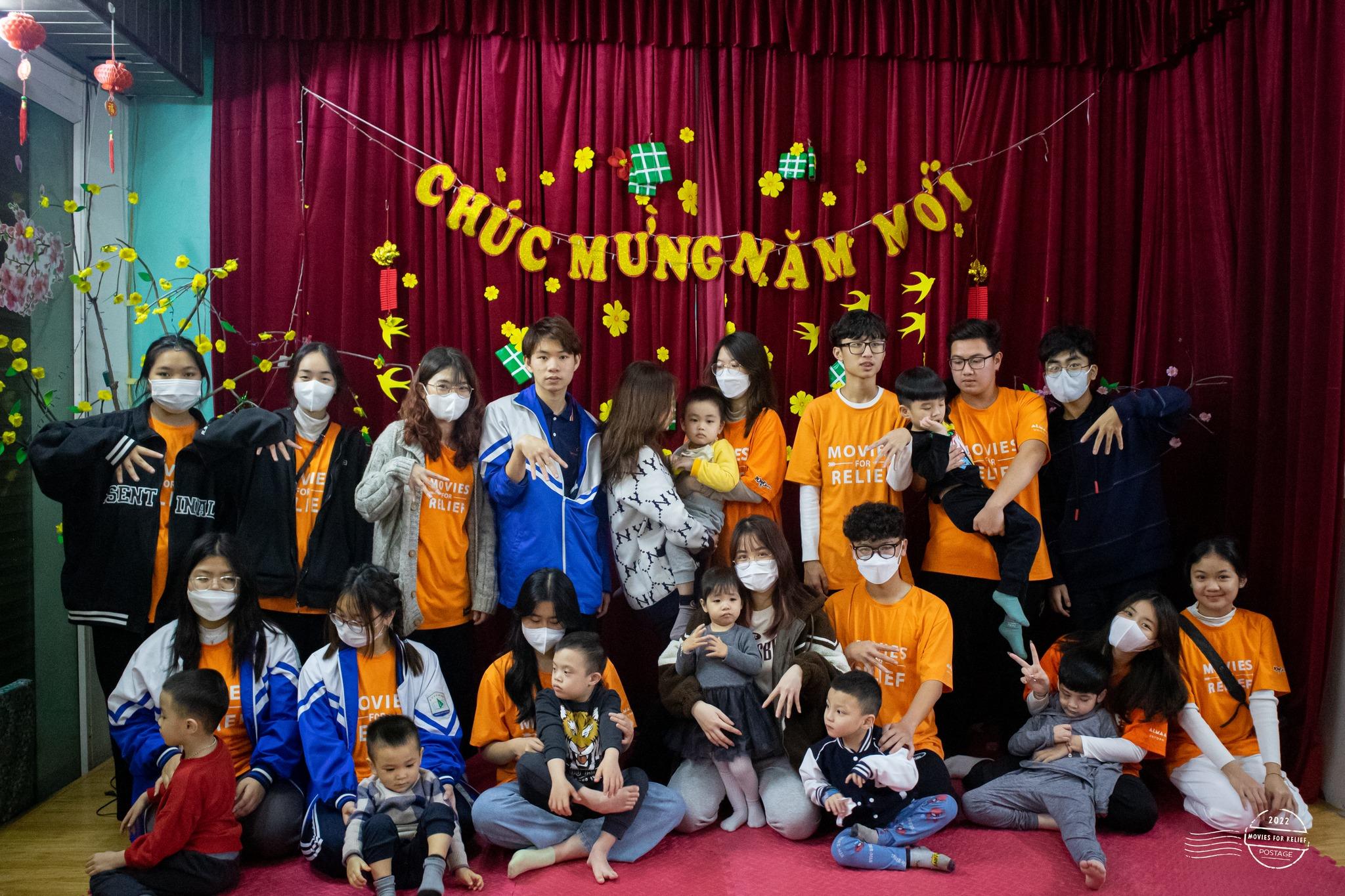 Hình ảnh hoạt động của CLB Movies for Relief với URL: https://edus3.leaderbook.com/prod/upload/img/66aa798251de690051d64993-291569430_7640875275954619_8359288626617477140_n.jpg