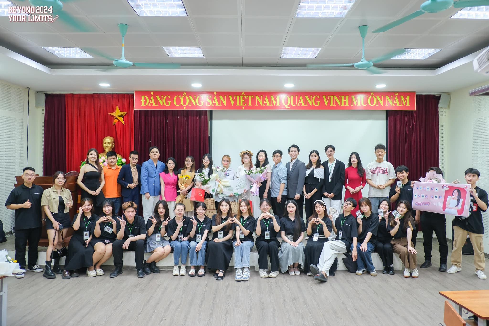 Hình ảnh hoạt động của CLB CLB DIỄN THUYẾT AJC với URL: https://edus3.leaderbook.com/prod/upload/img/66cca07385307a005209d92d-441313910_122120427182270230_2874184656471047412_n.jpg