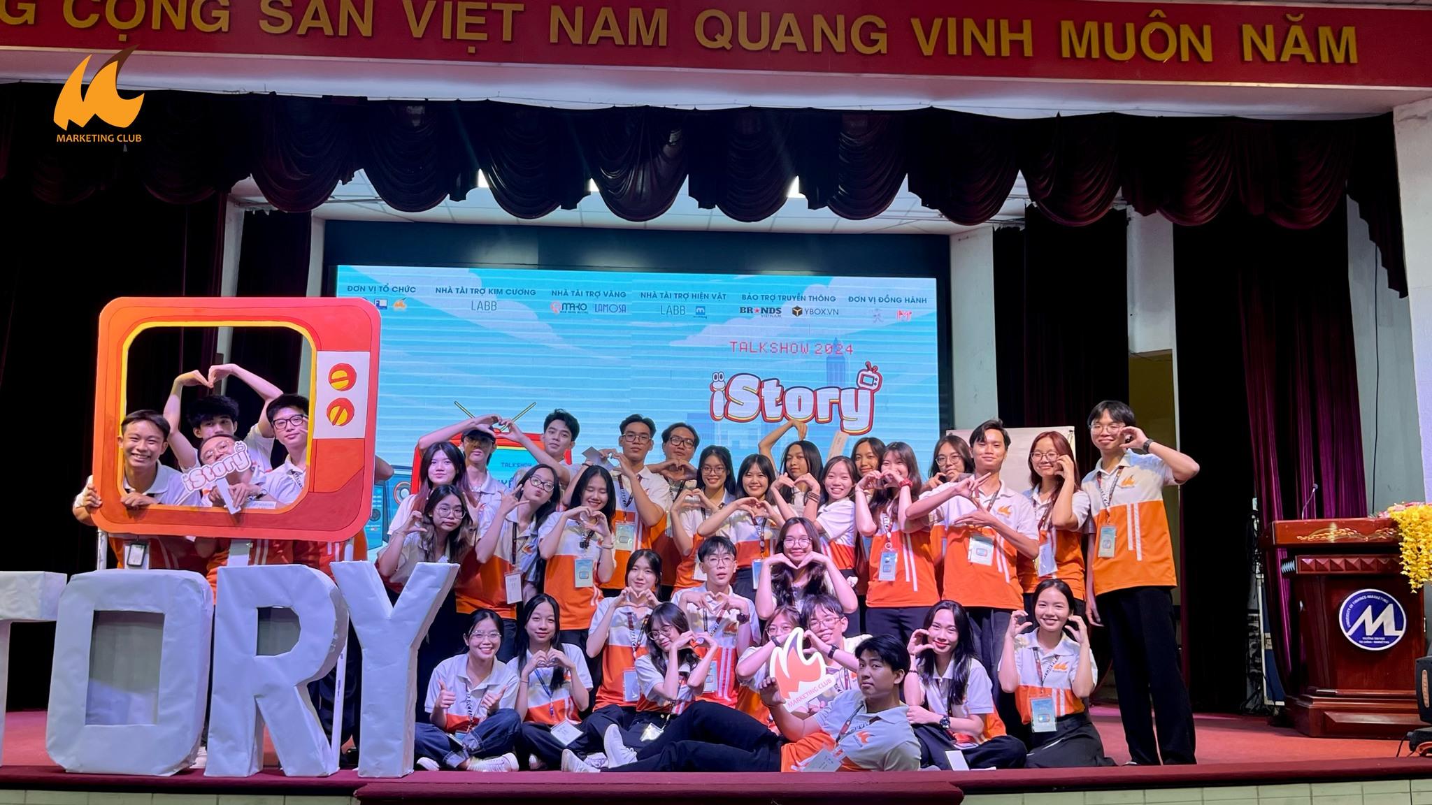 Hình ảnh hoạt động của CLB Marketing Club với URL: https://edus3.leaderbook.com/prod/upload/img/66ed4ac8aa37860051d4ff24-369682161_644951657815471_5795168004586050686_n.jpg