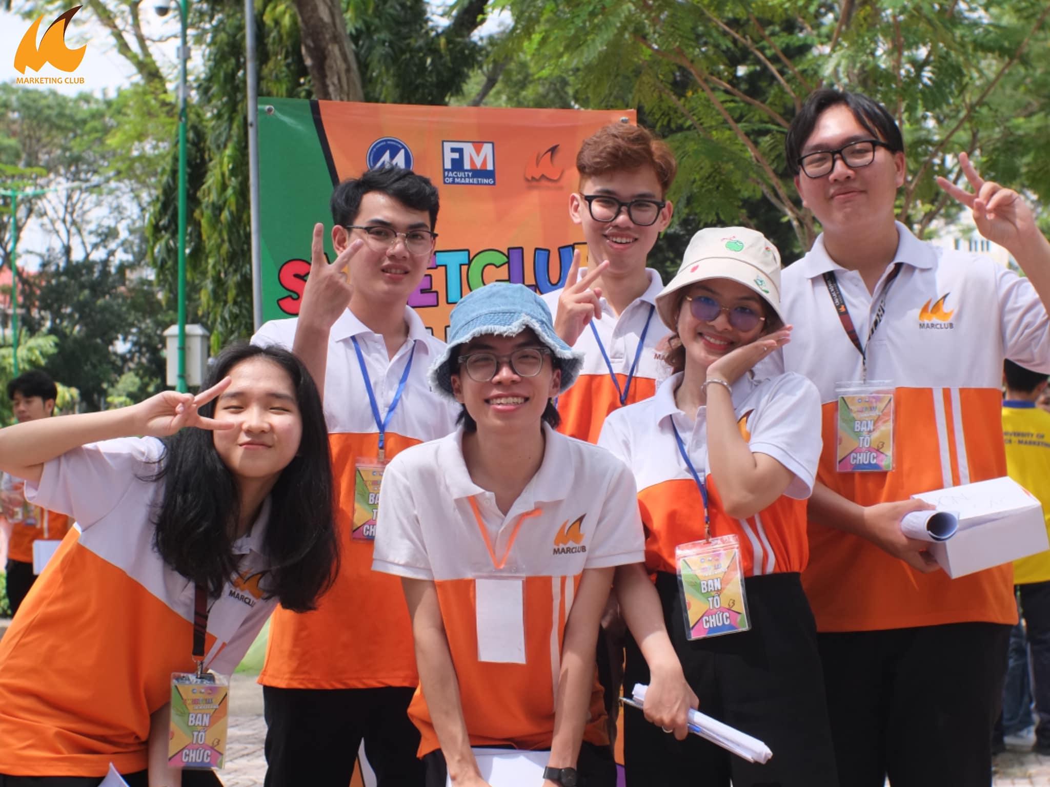 Hình ảnh hoạt động của CLB Marketing Club với URL: https://edus3.leaderbook.com/prod/upload/img/66ed4ac8aa37860051d4ff24-369682161_644951657815471_5795168004586050686_n.jpg