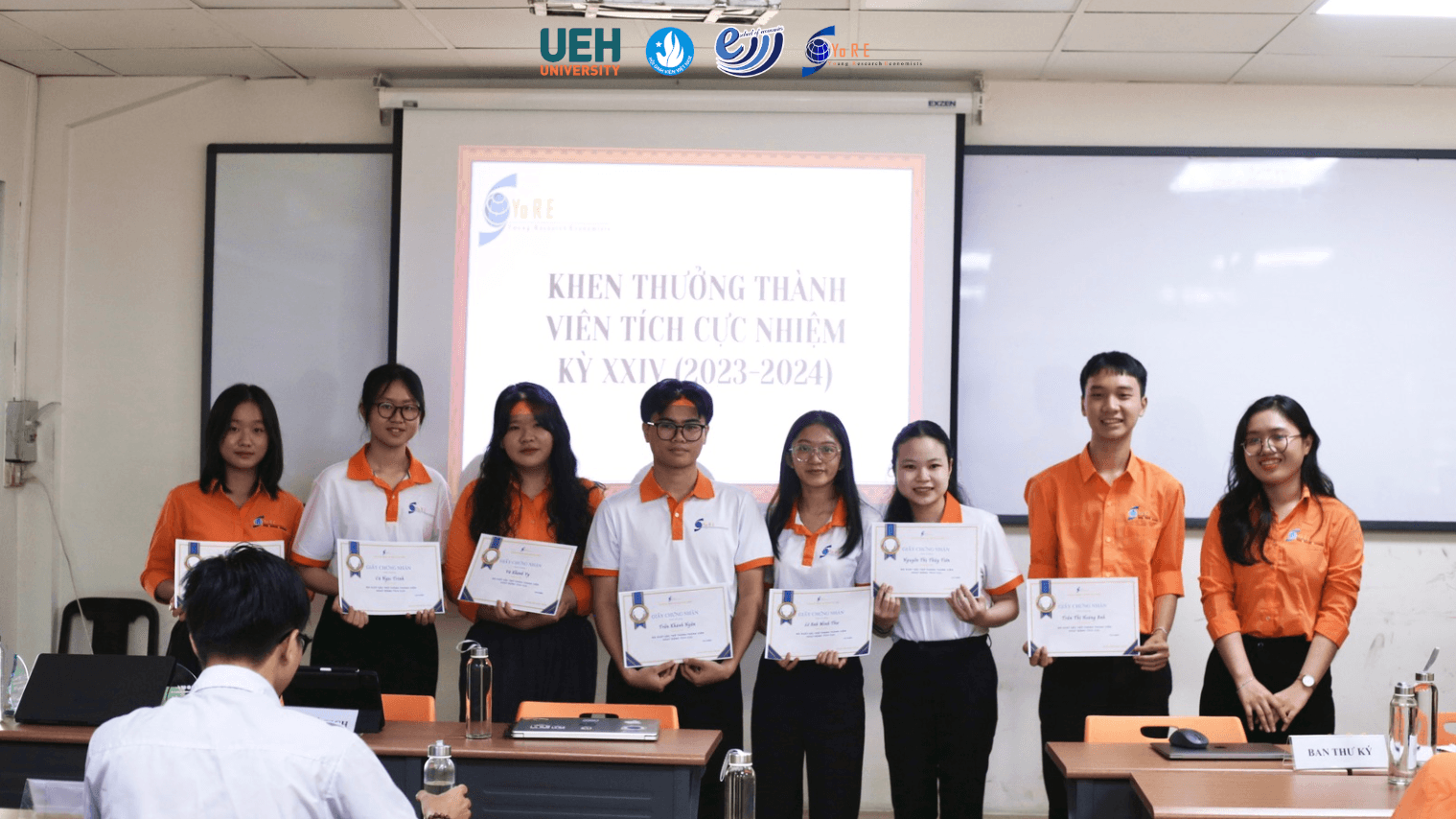 Hình ảnh hoạt động của CLB Câu lạc bộ Nghiên cứu Kinh tế Trẻ YoRE với URL: https://edus3.leaderbook.com/prod/upload/img/6760e6191221930051d4da0c-Screenshot 2024-12-09 at 22.11.17.png