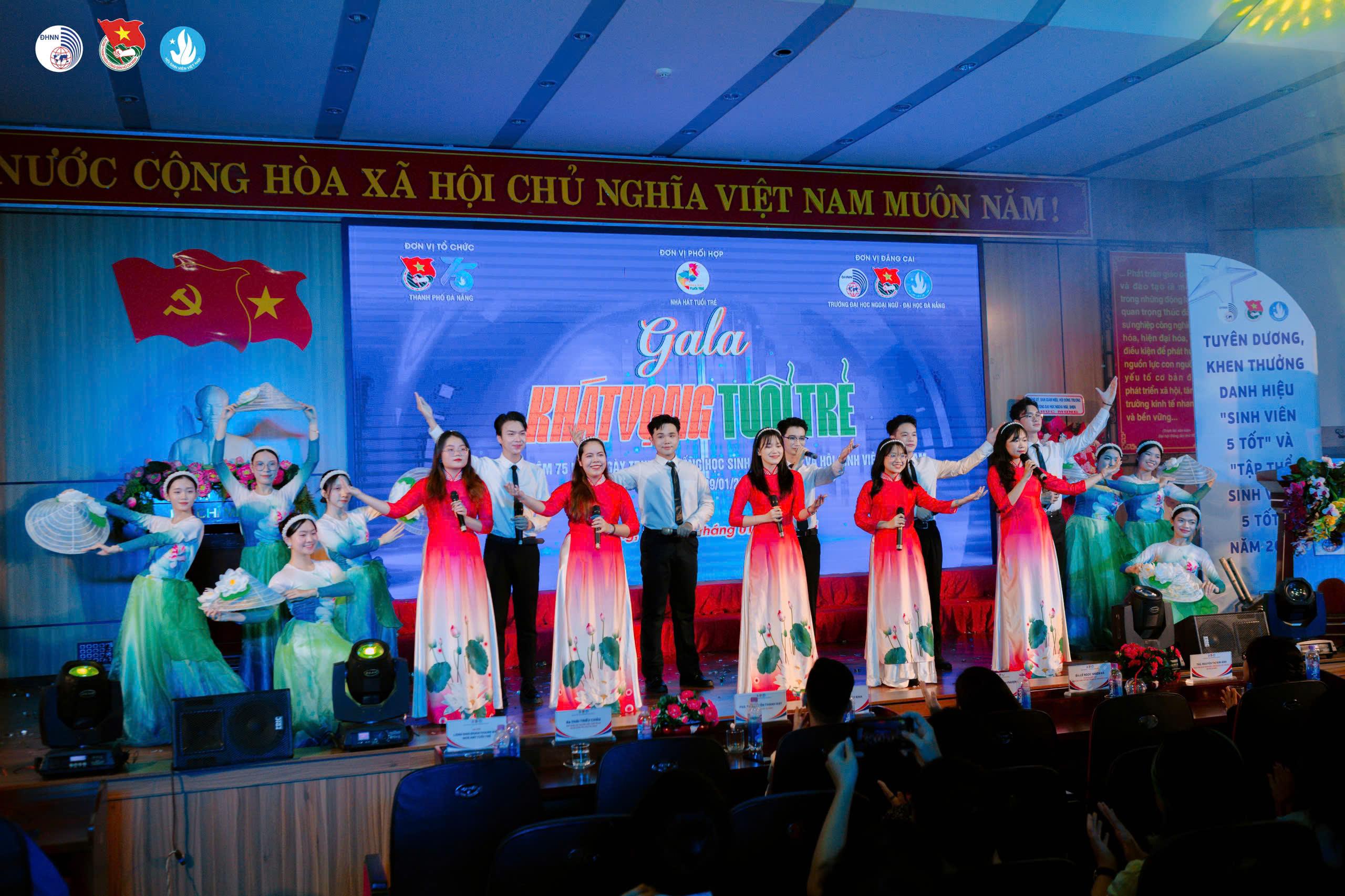 Hình ảnh hoạt động của CLB CLB Nghệ thuật Sóng 20 với URL: https://edus3.leaderbook.com/prod/upload/img/690b600f03d2d20053b73e71-547279967_122341361276007080_8337474227281845077_n.jpg