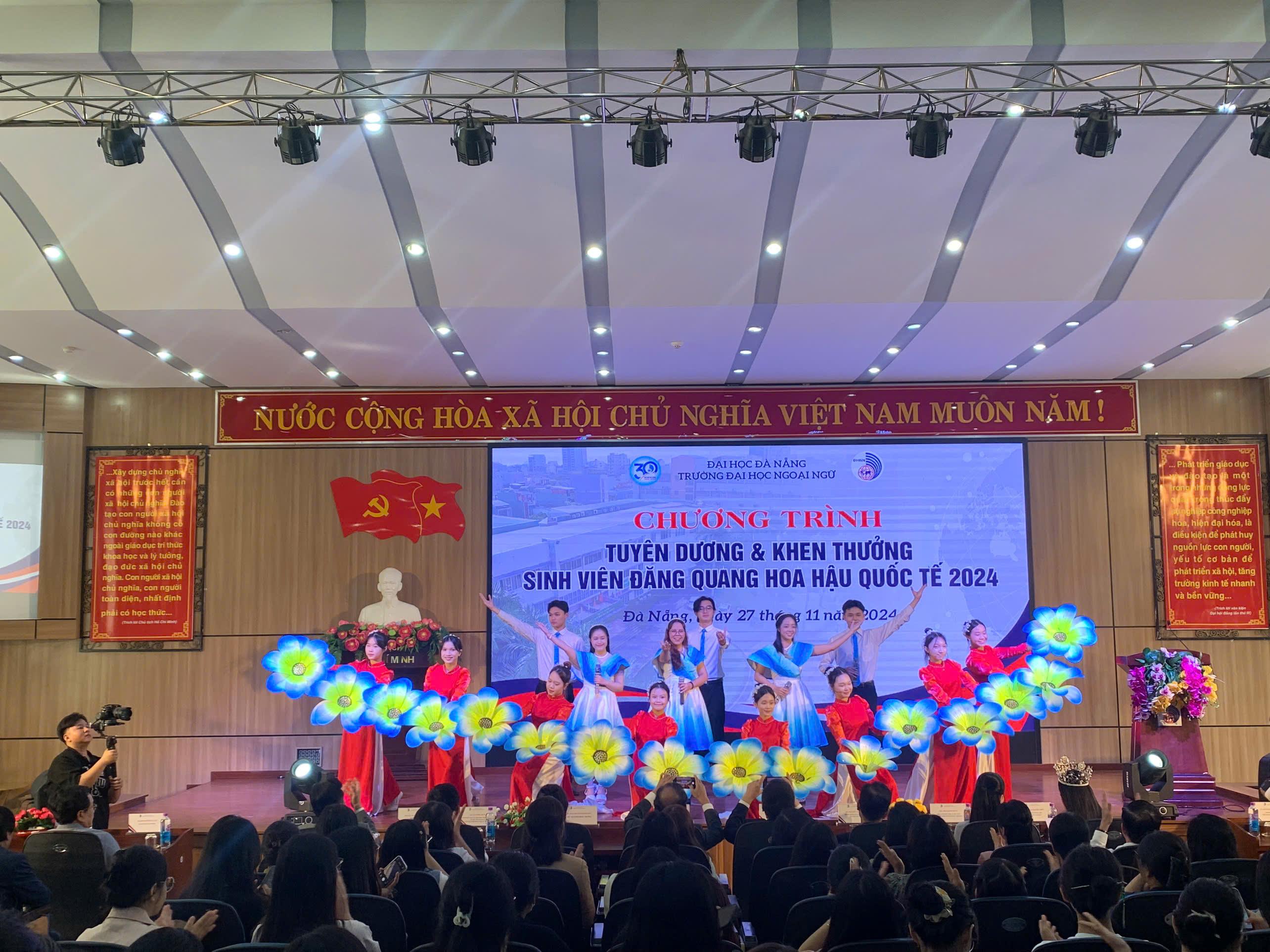 Hình ảnh hoạt động của CLB CLB Nghệ thuật Sóng 20 với URL: https://edus3.leaderbook.com/prod/upload/img/690b601003d2d20053b73e7c-z6073436311173_112a253e157d3fe7c992e6f1ba653190.jpg