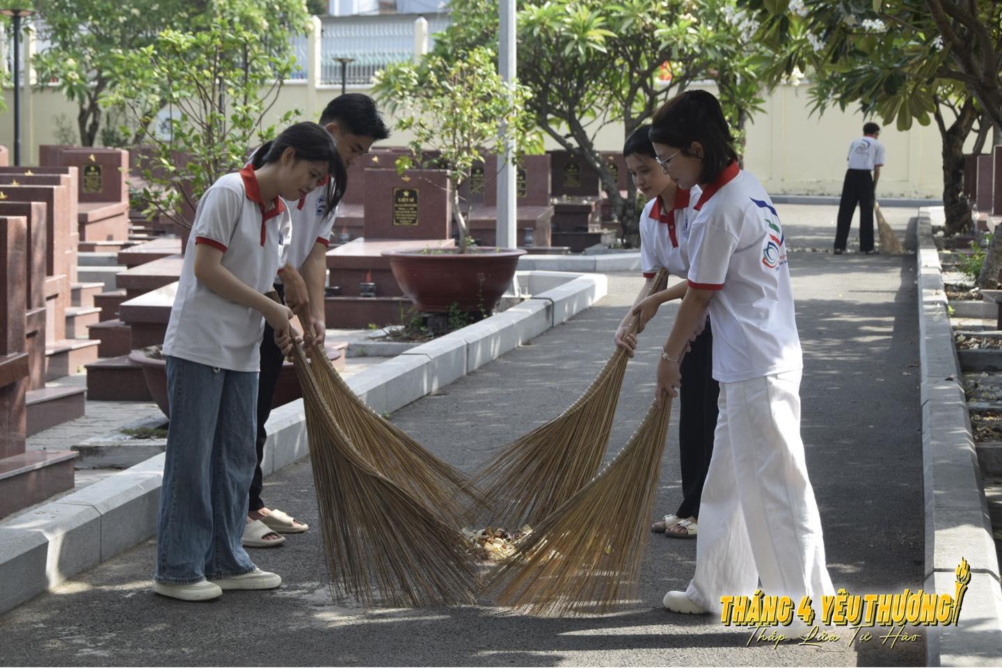 Hình ảnh hoạt động của CLB Lớp Truyền thông Văn hóa 12.1 (trường Đại học Văn hóa TP. Hồ Chí Minh) với URL: https://edus3.leaderbook.com/prod/upload/img/69463f0b921c6a005475f462-490349728_122234016458069958_1739798565456046021_n.jpg