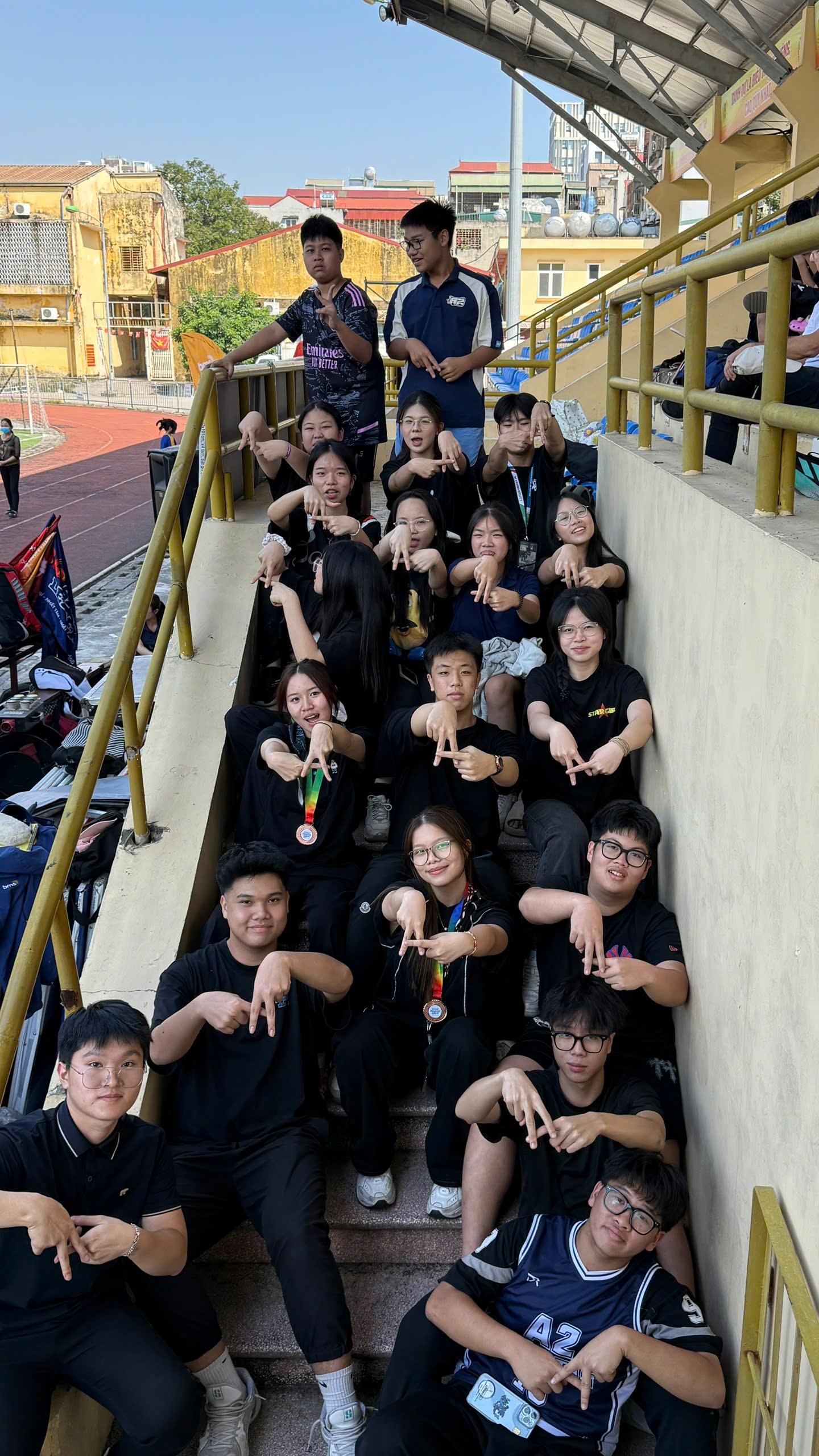 Hình ảnh hoạt động của CLB Stellaris với URL: https://edus3.leaderbook.com/prod/upload/img/69ccfa16517835005352ccc3-z7680907632730_7b1351fd76b34c68cd7b4b6c10da3a09.jpg