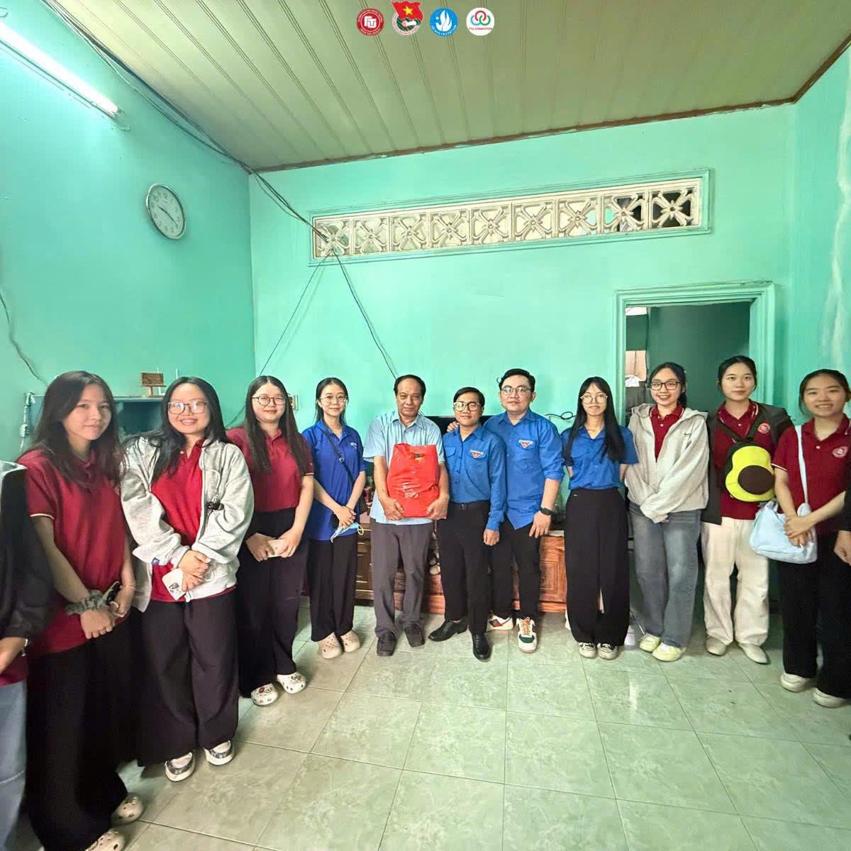 Hình ảnh hoạt động của CLB Đoàn Thanh niên trực thuộc Trường Đại học Ngoại Thương Phân hiệu Thành phố Hồ Chí Minh với URL: https://edus3.leaderbook.com/prod/upload/img/69db620f3d2e1a005419929b-z7717656621781_c861391fbff10f9e6cd3ca0d0045b30e.jpg